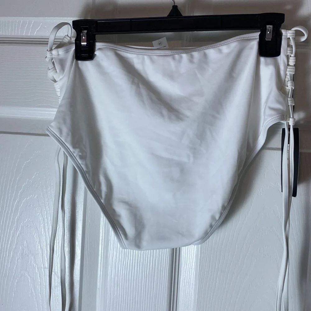 NWT Maui Lace Up Side Bikini Bottom White Plus Size 1X Fashion Nova - Picture 7 of 7